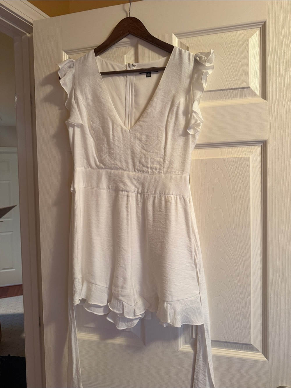 Women’s White V-Neck Ruffle Sleeve Romper